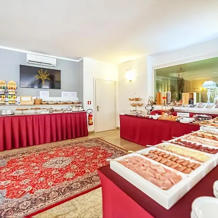Luisa Hotel 3*