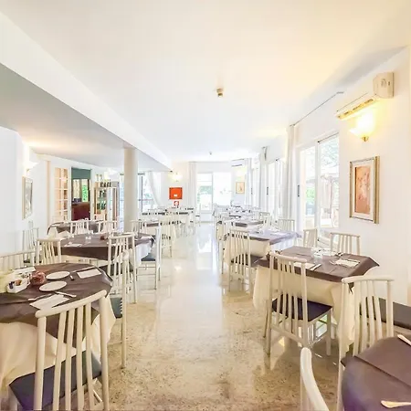 Luisa Hotel 3*