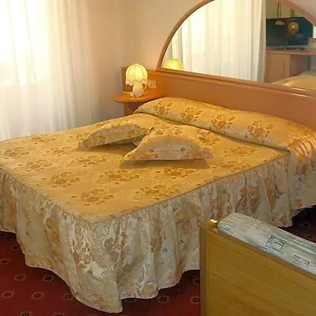 Luisa Hotel